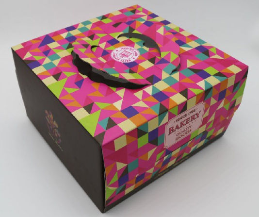 The packaging design of square cake box should reflect emotion
